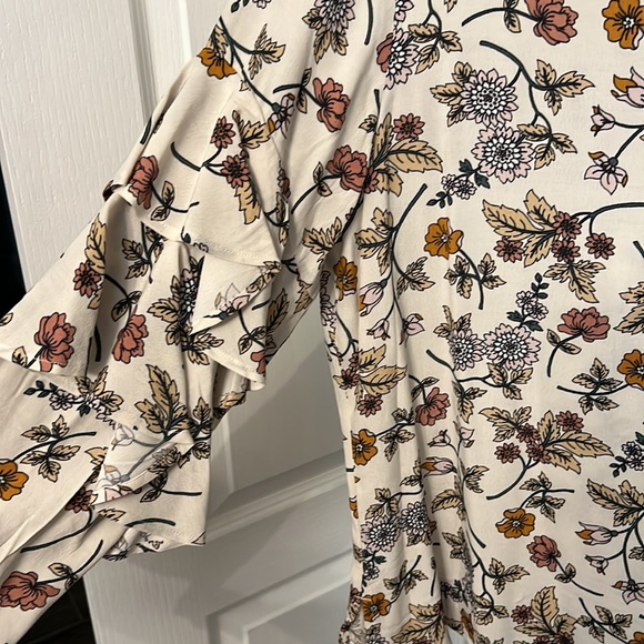 Size small - cream colored shirt with ruffle sleeve, floral, print all over - Picture 2 of 6